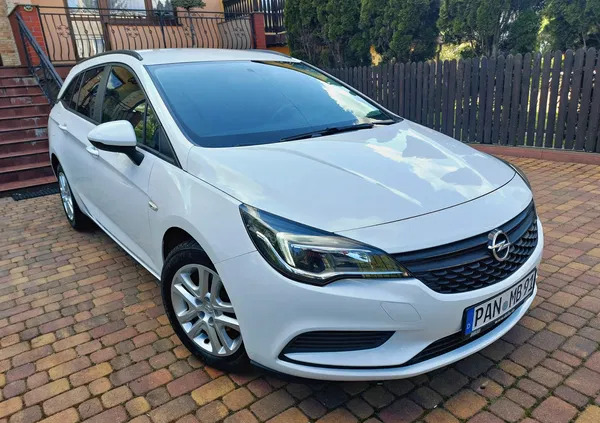 świętokrzyskie Opel Astra cena 35900 przebieg: 197000, rok produkcji 2017 z Zawiercie